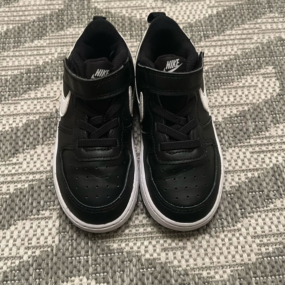 Nike toddler boy shoes size 9C black and white